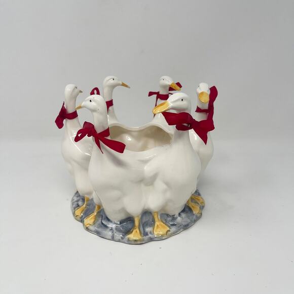 Vintage 1980s Gaggle of Geese Round Small Ceramic Planter w/Red Ribbon‎ Bows - Picture 1 of 8